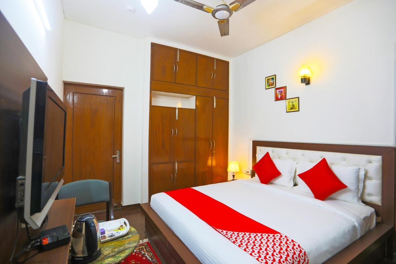 Oyo 62702 Golden Home Stay Нью-Делі Екстер'єр фото