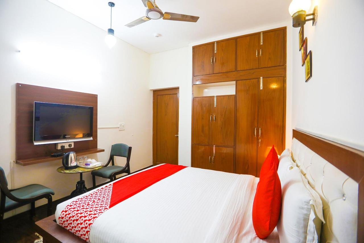 Oyo 62702 Golden Home Stay Нью-Делі Екстер'єр фото