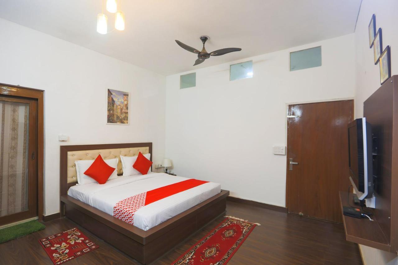 Oyo 62702 Golden Home Stay Нью-Делі Екстер'єр фото