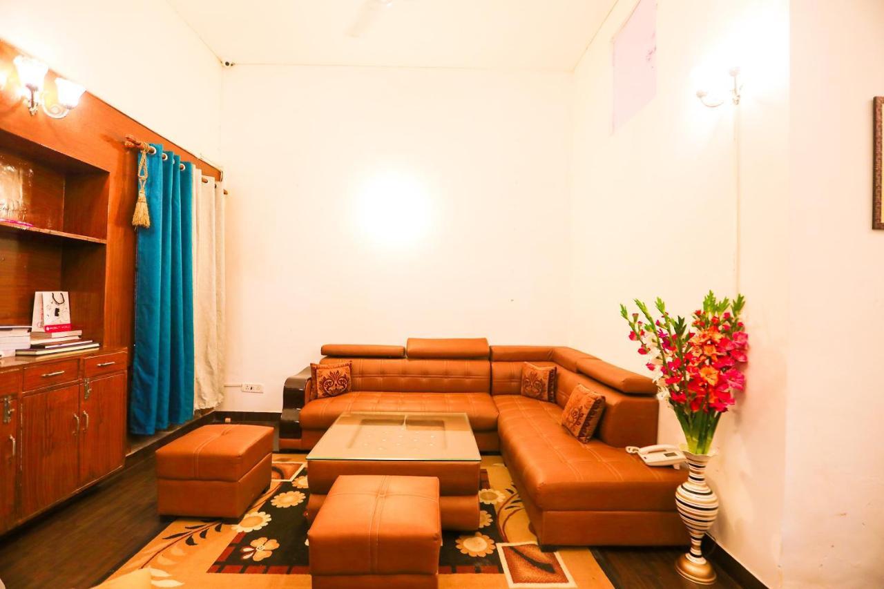 Oyo 62702 Golden Home Stay Нью-Делі Екстер'єр фото