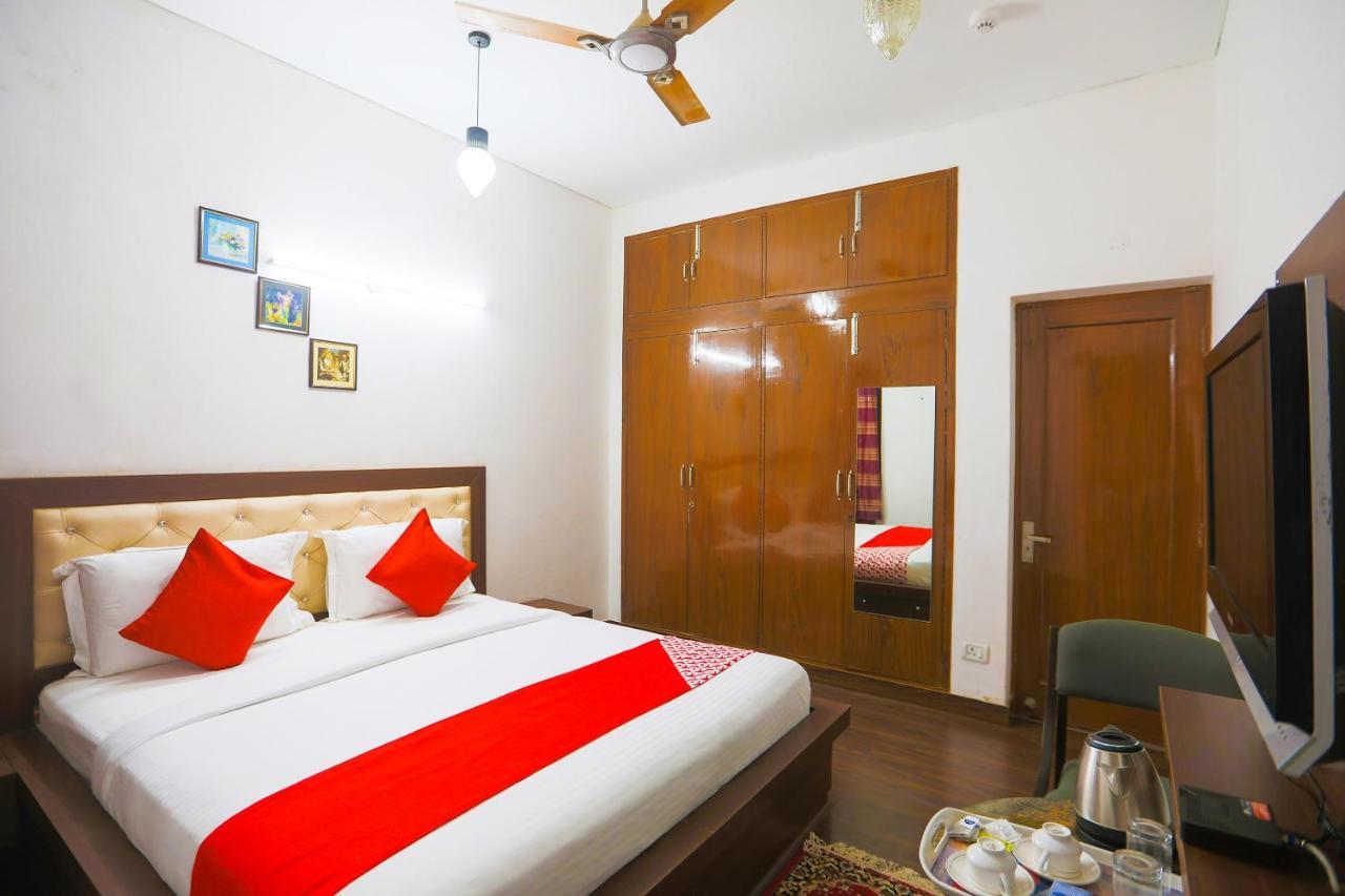 Oyo 62702 Golden Home Stay Нью-Делі Екстер'єр фото