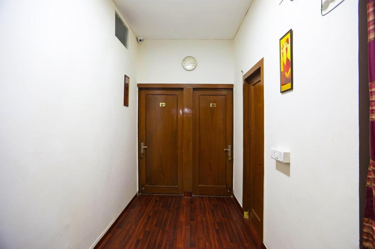 Oyo 62702 Golden Home Stay Нью-Делі Екстер'єр фото