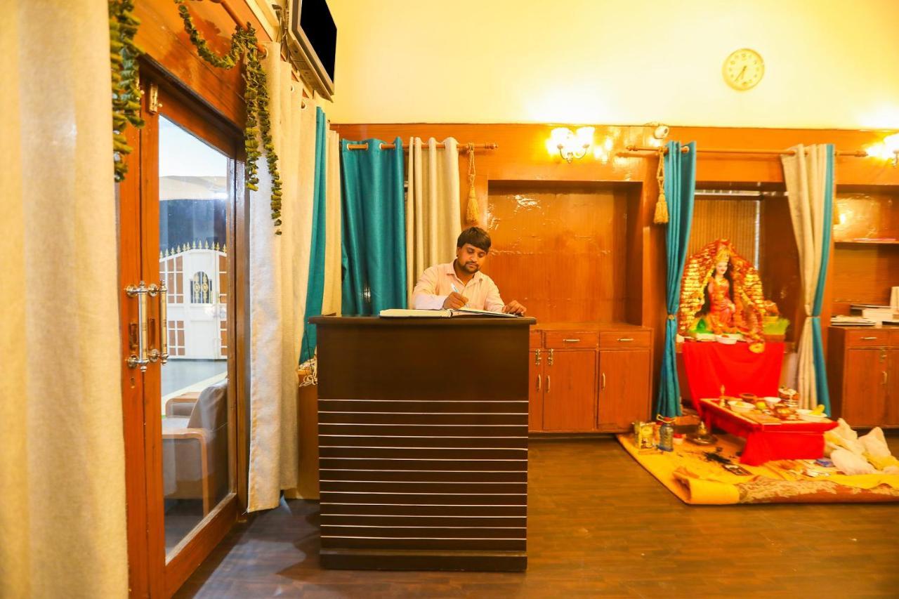 Oyo 62702 Golden Home Stay Нью-Делі Екстер'єр фото