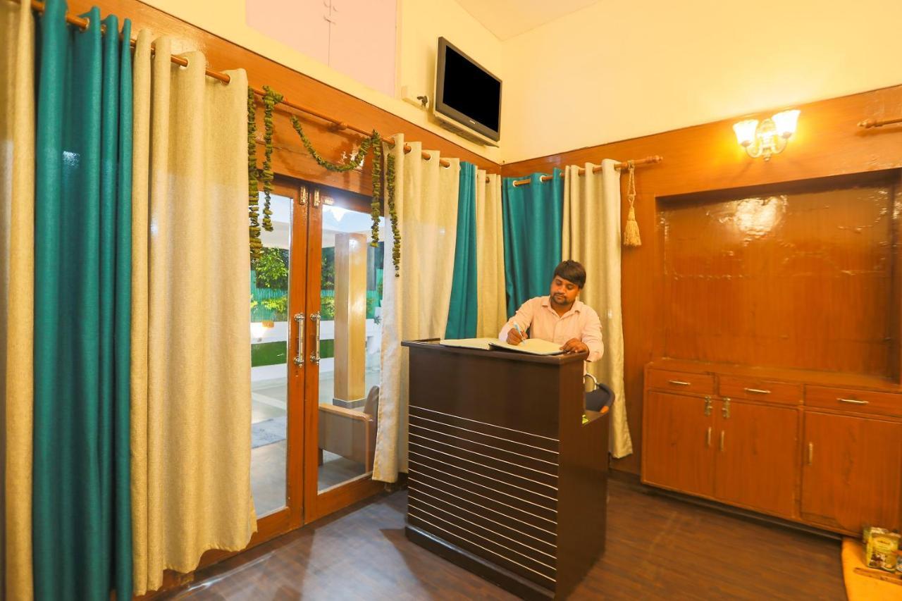 Oyo 62702 Golden Home Stay Нью-Делі Екстер'єр фото