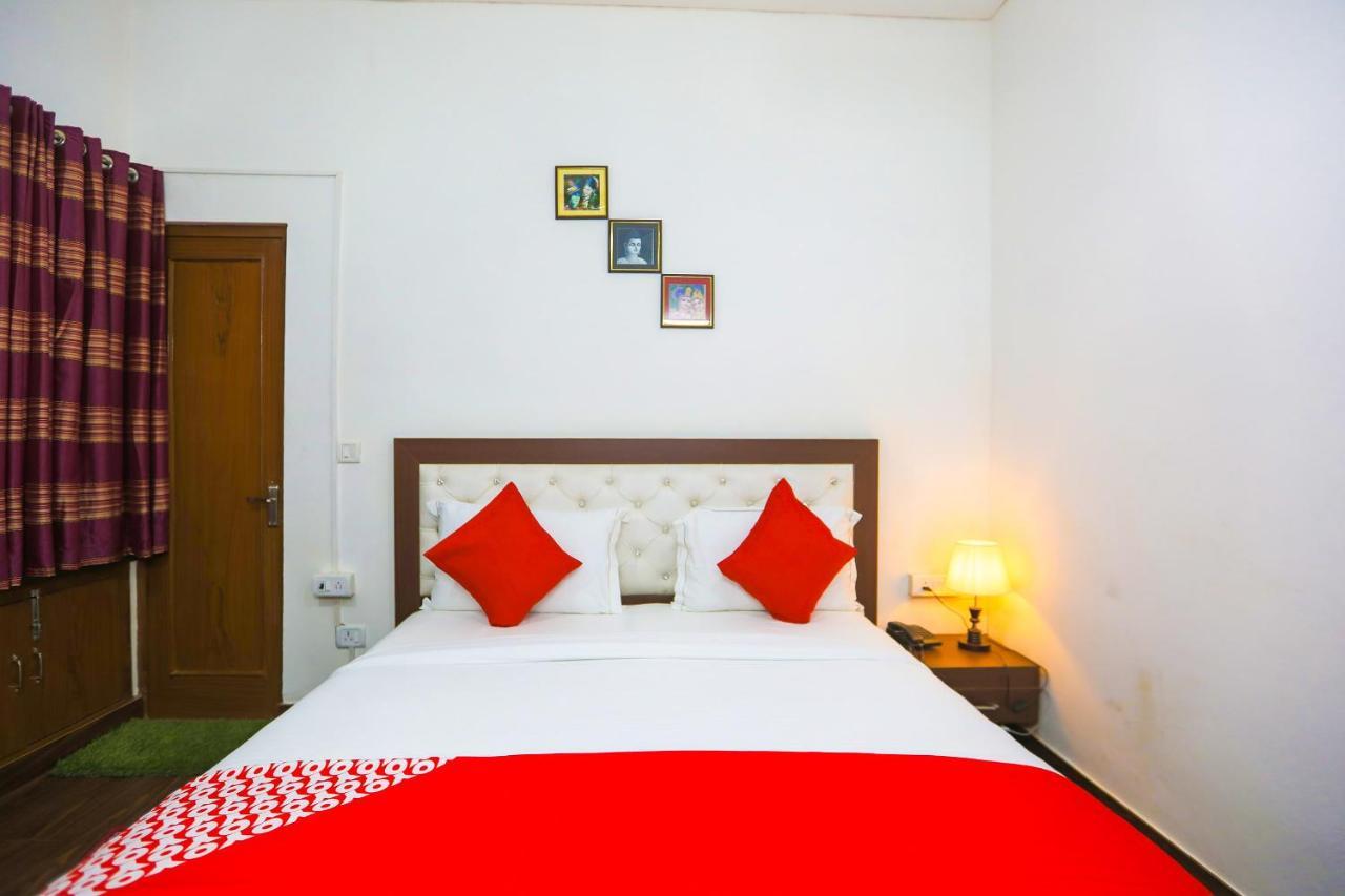Oyo 62702 Golden Home Stay Нью-Делі Екстер'єр фото